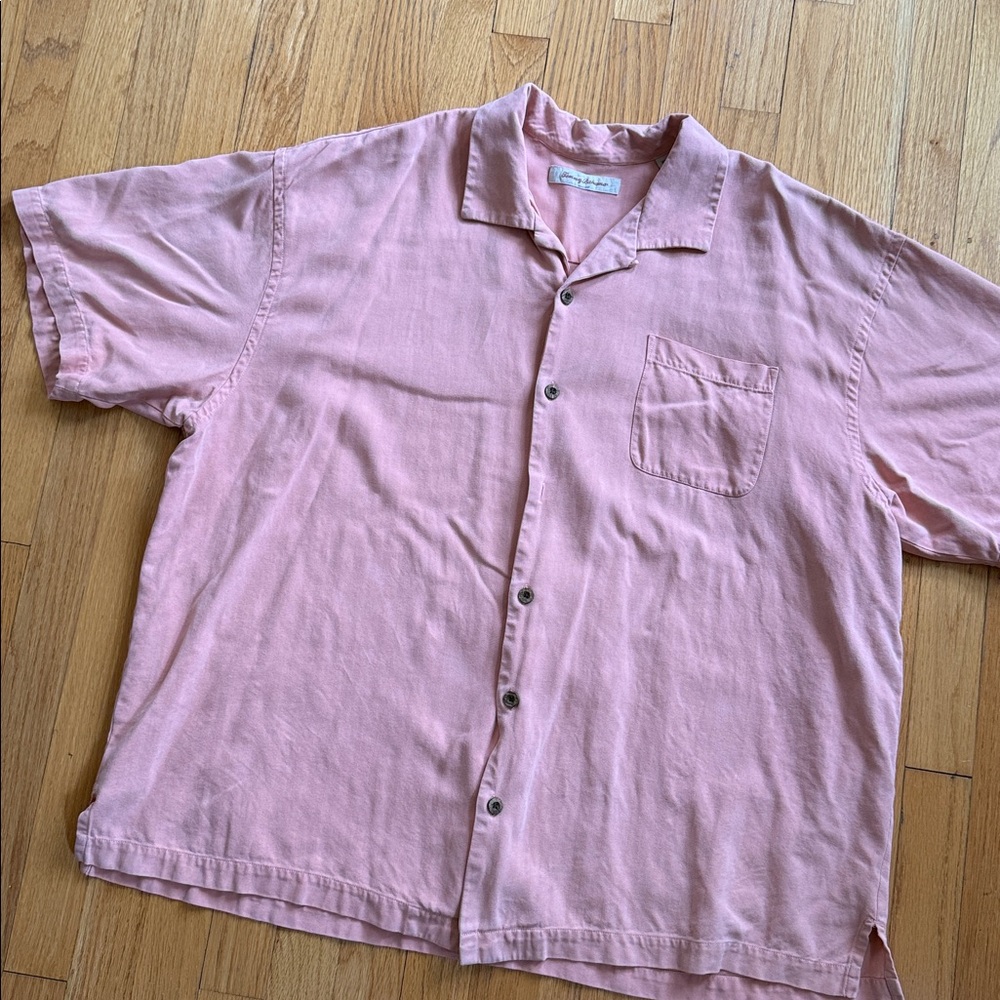 Tommy Bahama Short Sleeve 100% Silk Short Sleeve Button Up